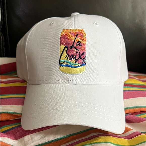 La Croix White Cap new unisex main image 4